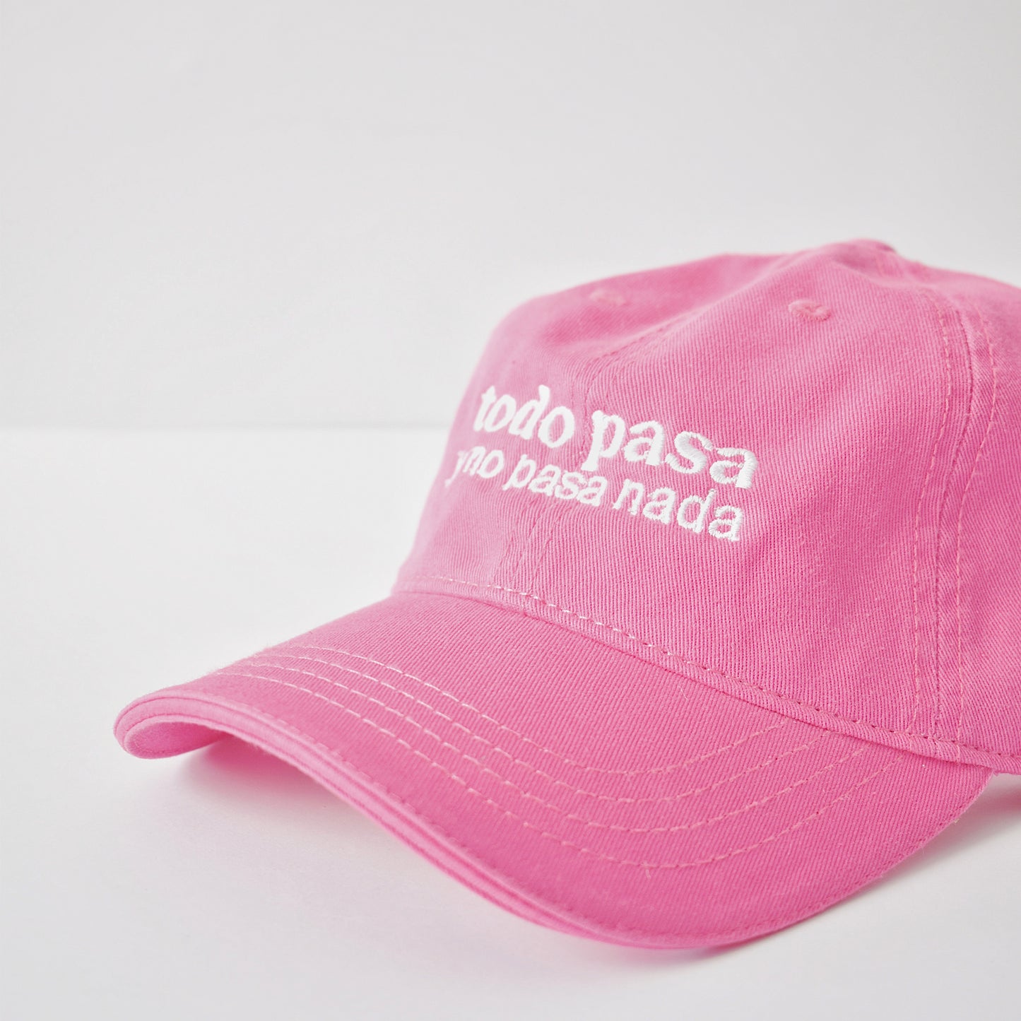 Gorra "Todo pasa y no pasa nada"